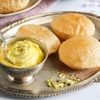 Shrikhand Puri