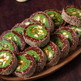 Anjeer Pista Rolls